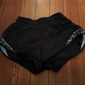 Lululemon Hotty Hot 2.5” Shorts